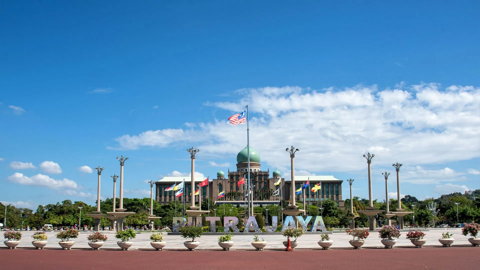 Dataran Putra and the Putrajaya letter sign, with Perdana Putra behind