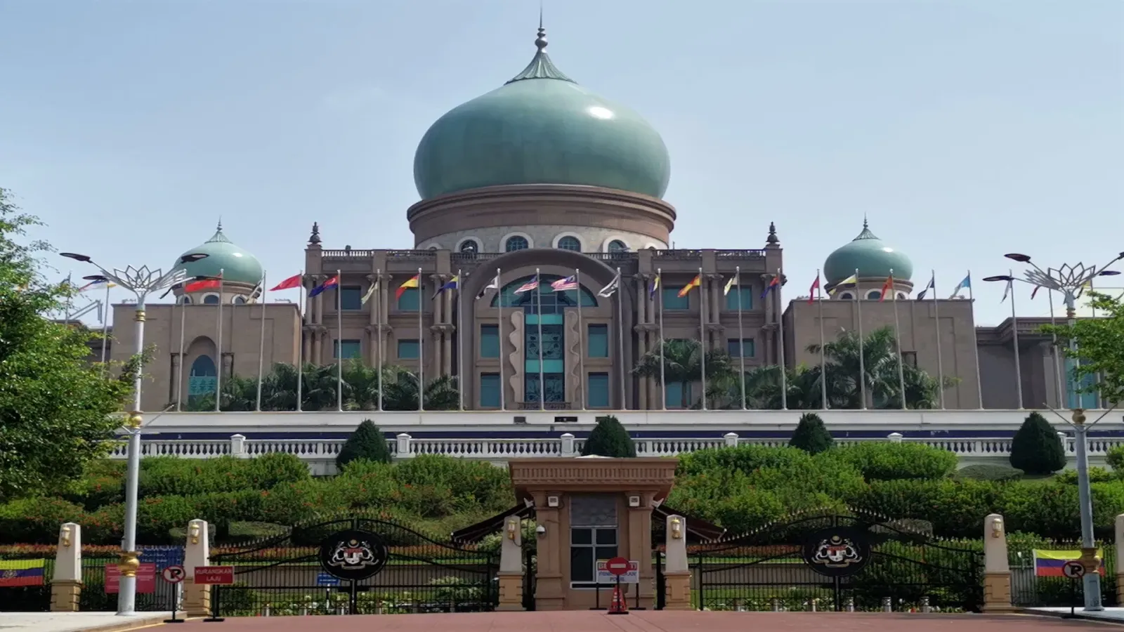 The green dome of Perdana Putra above its gates in Putrajaya